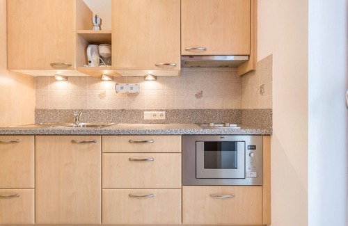 Pennes Apartment | Apartment "Huterhof Talblick" with Mountain View, Balcony & Wi-Fi