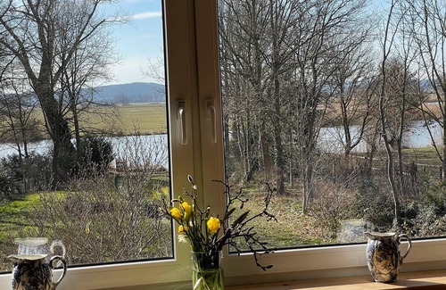 Amt Neuhaus Apartment | Apartment 'Idyllisches Bauernhaus Am See' with Lake View, Private Terrace and Wi-Fi