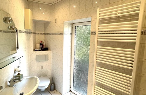 Idar-Oberstein Apartment | Apartment 'Im Zentrum' with Wi-Fi