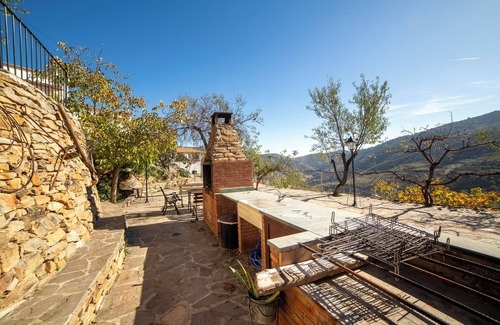 Laroya House | Apartment In A Hotel 'Los Moreno' with Mountain View, Wi-Fi