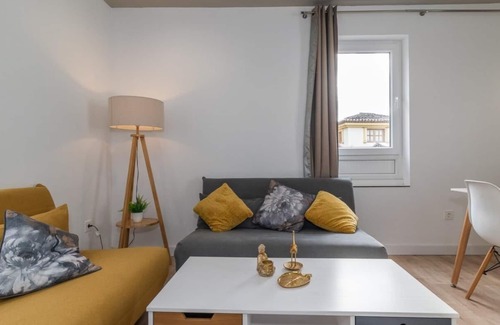 Cervantes Apartment | Apartment in a restored mansion in Granada.