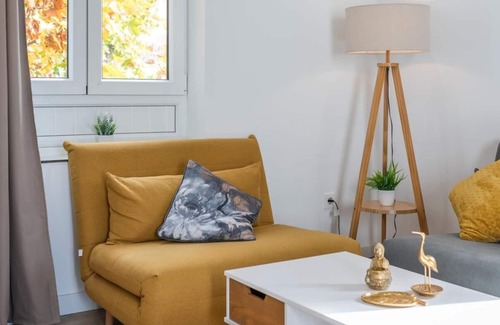 Cervantes Apartment | Apartment in a restored mansion in Granada.