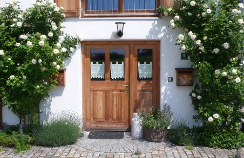 Maierhofen Apartment | Apartment in a single farm location overlooking meadows, forests and nature.