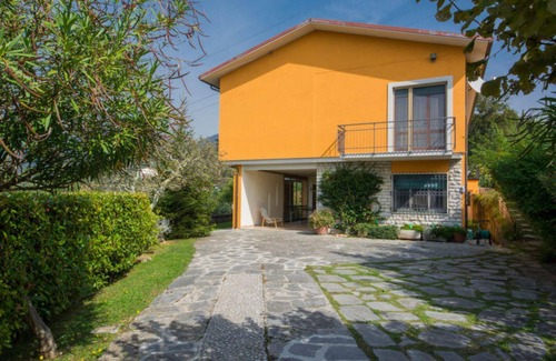 Camaiore House | Apartment in a villa, with private pool, garden, in a quiet location.