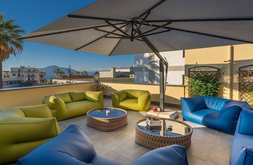 Vico Equense Apartment | Apartment in Ancient Building with Jacuzzi