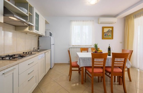 Basanija Apartment | Apartment in Bašanija with Terrace, Air condition, WIFI, Dishwasher (113-4)