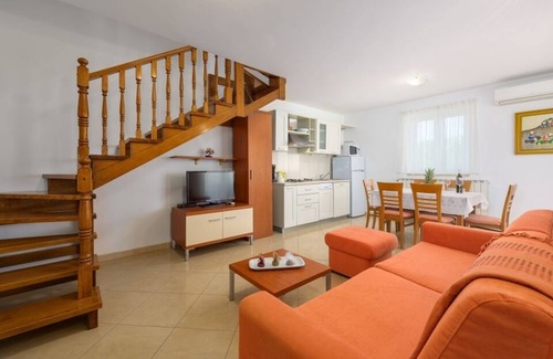 Basanija Apartment | Apartment in Bašanija with Terrace, Air condition, WIFI, Dishwasher (113-4)