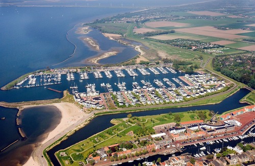 Municipality of Hellevoetsluis Apartment | Apartment in Cape Helius by the Waterside