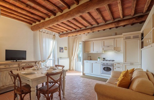 Camaiore Apartment | Apartment in Camaiore with 2 bedrooms sleeps 4