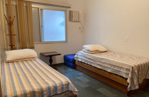 Parque Enseada Apartment | Apartment in Enseada - 2 suites + 1 bedroom with air conditioning and WIFI