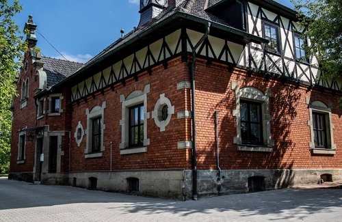 Spittelstein Apartment | Apartment in historical building - old school
