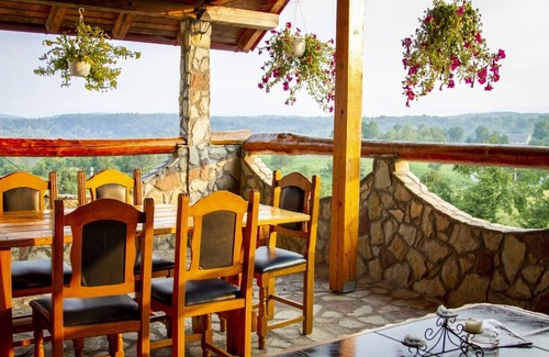 Rakovica Apartment | Apartment in Rakovica with Terrace, Air condition, WIFI (601-1)