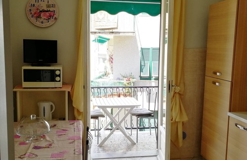 San Terenzo Apartment | apartment in St. terenzo-lerici 100 m from the sea