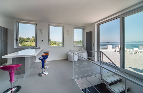 Marta Apartment | Apartment in stately villa with direct access to Lake Bolsena