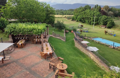Laterina Apartment | Apartment in the countryside of Arezzo with private terrace, pool and on-site bar/restaurant