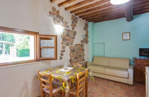 Casole d'Elsa Apartment | Apartment in Tuscany with Pool and Scenic Views