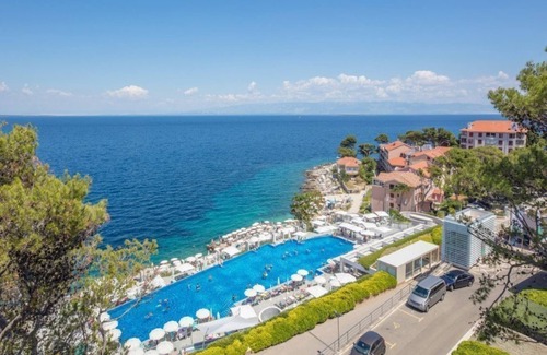Veli Losinj Apartment | Apartment in Veli Lošinj by the Beach