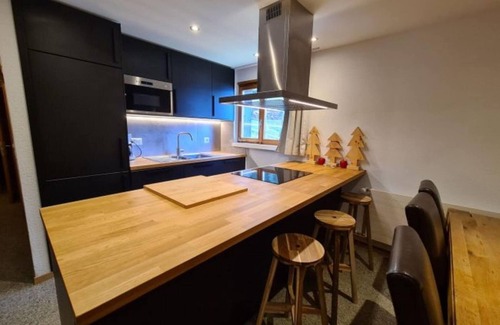 Veysonnaz Apartment | Apartment in Veysonnaz with Ski-In/Ski-Out Access