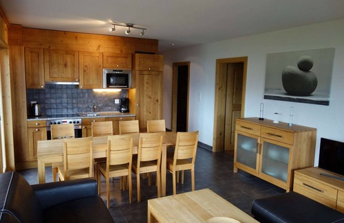 Veysonnaz Apartment | Apartment in Veysonnaz with Ski-In/Ski-Out Access