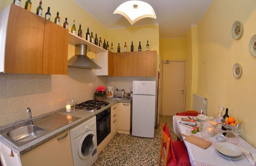 Viareggio Apartment | Apartment in Viareggio with 2 bedrooms sleeps 6