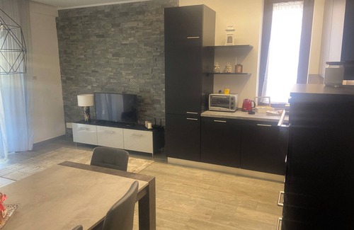 Pero Apartment | Apartment in villa 1 minute walk from M1 metro, with pets allowed