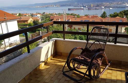 Muggia Villa | Apartment in villa with garden