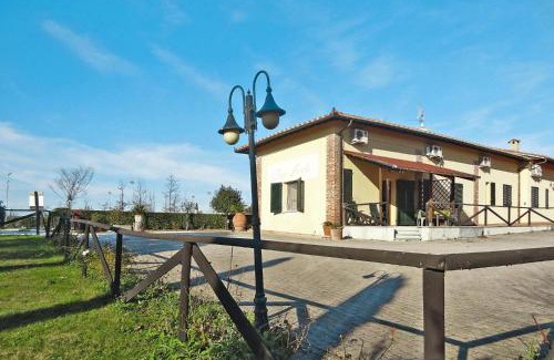 Fucecchio Apartment | Apartment in Vinci with Pool & Wellness