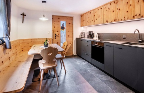 Madonna di Senales Apartment | Apartment 'Innerforchhof Schnals' with Mountain View, Private Terrace and Wi-Fi