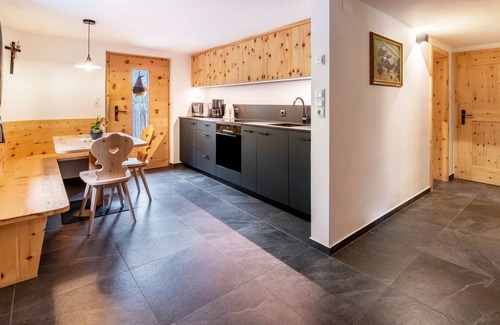 Madonna di Senales Apartment | Apartment 'Innerforchhof Schnals' with Mountain View, Private Terrace and Wi-Fi