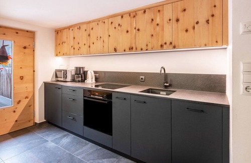 Madonna di Senales Apartment | Apartment 'Innerforchhof Schnals' with Mountain View, Private Terrace and Wi-Fi