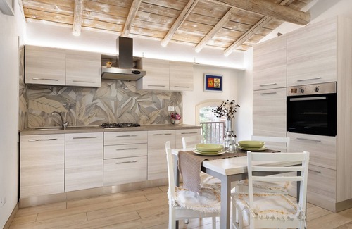 Castelnuovo del Garda Apartment | Apartment 'Pozzo Dei Desideri Nicole' with Wi-Fi and Air Conditioning