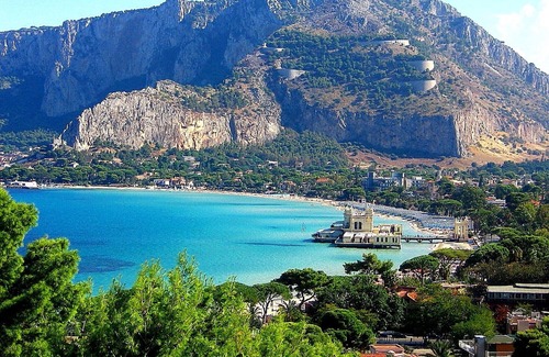 Isola delle Femmine House | Apartment in the heart of the village with panoramic terrace
