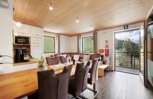 Moso in Passiria Apartment | Apartment 'Joshof Bergblick' with Mountain View, Balcony and Wi-Fi