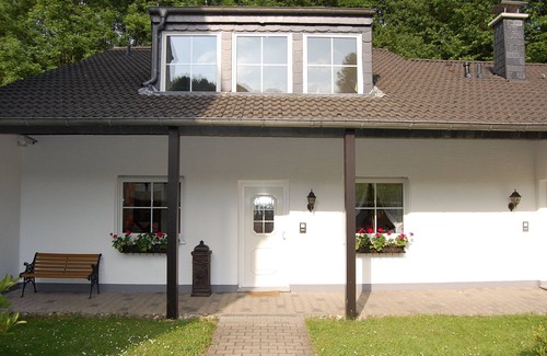Herbede Apartment | Apartment Kemnade - in the middle of the village in the Ruhr area. Nature + pure culture.
