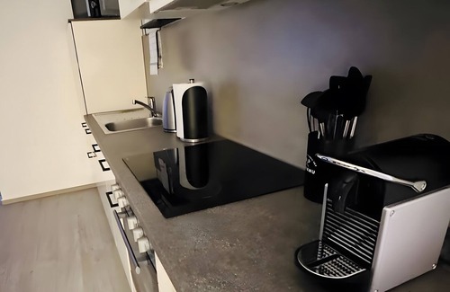 Eggesin Apartment | Apartment 'Kleine Waldstube' with Shared Terrace and Wi-Fi