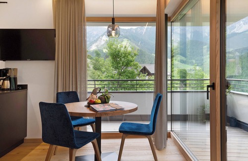 San Cipriano Apartment | Apartment 'König Laurin' with Mountain View, Shared Terrace and Wi-Fi