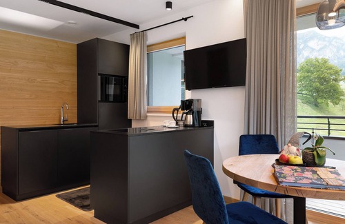 San Cipriano Apartment | Apartment 'König Laurin' with Mountain View, Shared Terrace and Wi-Fi