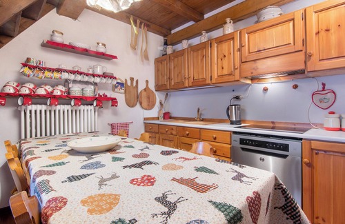 Campodolcino Apartment | Apartment 'La Baita Verde' with Mountain View