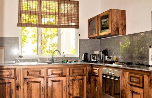 Mare Anglaise Apartment | Apartment La Batie self catering for 2 on Beau Vallon