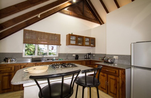 Mare Anglaise Apartment | Apartment La Batie self catering for 2 on Beau Vallon