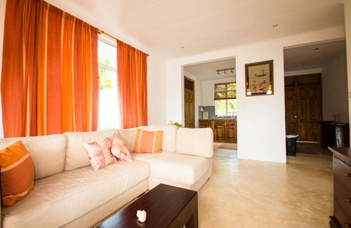 Mare Anglaise Apartment | Apartment La Batie self catering for 2 on Beau Vallon