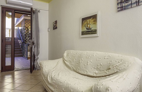 La Caletta Apartment | Apartment 'La Caletta A Due Passi Dal Mare ' with Mountain View, Balcony and Air Conditioning