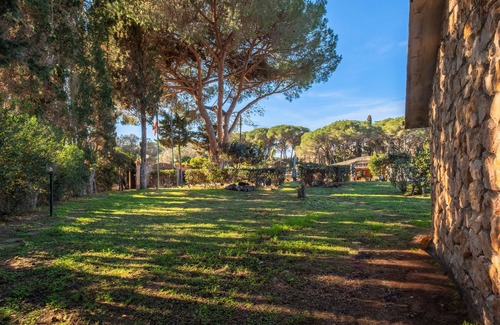 Ansedonia Apartment | Apartment 'La Capannuccia C' with Shared Garden, Wi-Fi and Air Conditioning