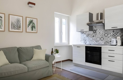 Mossa Apartment | Apartment 'La Ginestra - Sauvignon' with Private Terrace, Wi-Fi and Air Conditioning