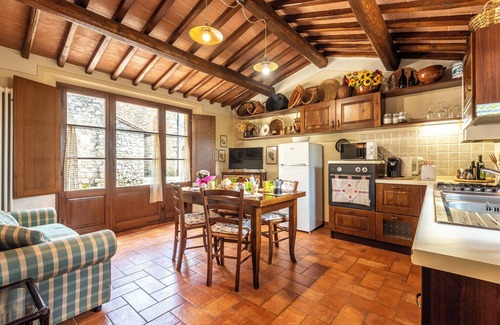 San Sano Apartment | Apartment 'La Casa Di Emma' with Wi-Fi and Air Conditioning