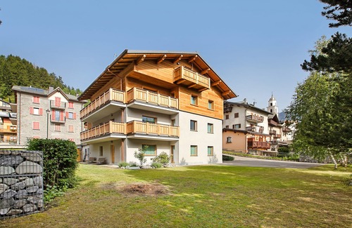 Santa Lucia Apartment | Apartment "La Casa di Armando Praimont" with Mountain View, Garden & Wi-Fi