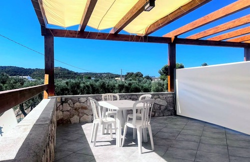Montincello Apartment | Apartment 'La Mignola - Bilo 2 - Duplicate' with Shared Garden, Wi-Fi and Air Conditioning
