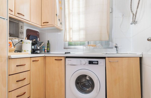 La Palmera-Reina Mercedes Apartment | Apartment 'La Naranja De Reina Mercedes' with Wi-Fi and Air Conditioning