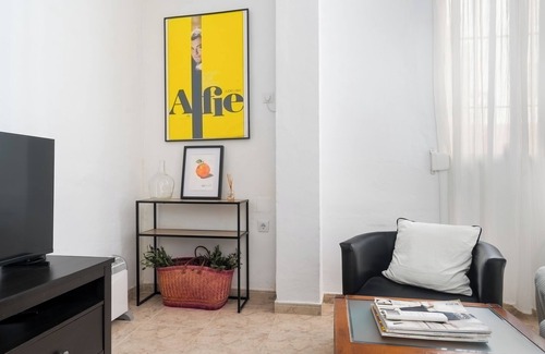 La Palmera-Reina Mercedes Apartment | Apartment 'La Naranja De Reina Mercedes' with Wi-Fi and Air Conditioning