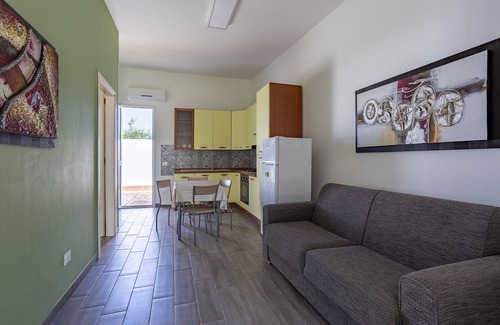 Mazara del Vallo House | Apartment "La Perla di Mare - Perla 4" with Shared Pool & Wi-Fi